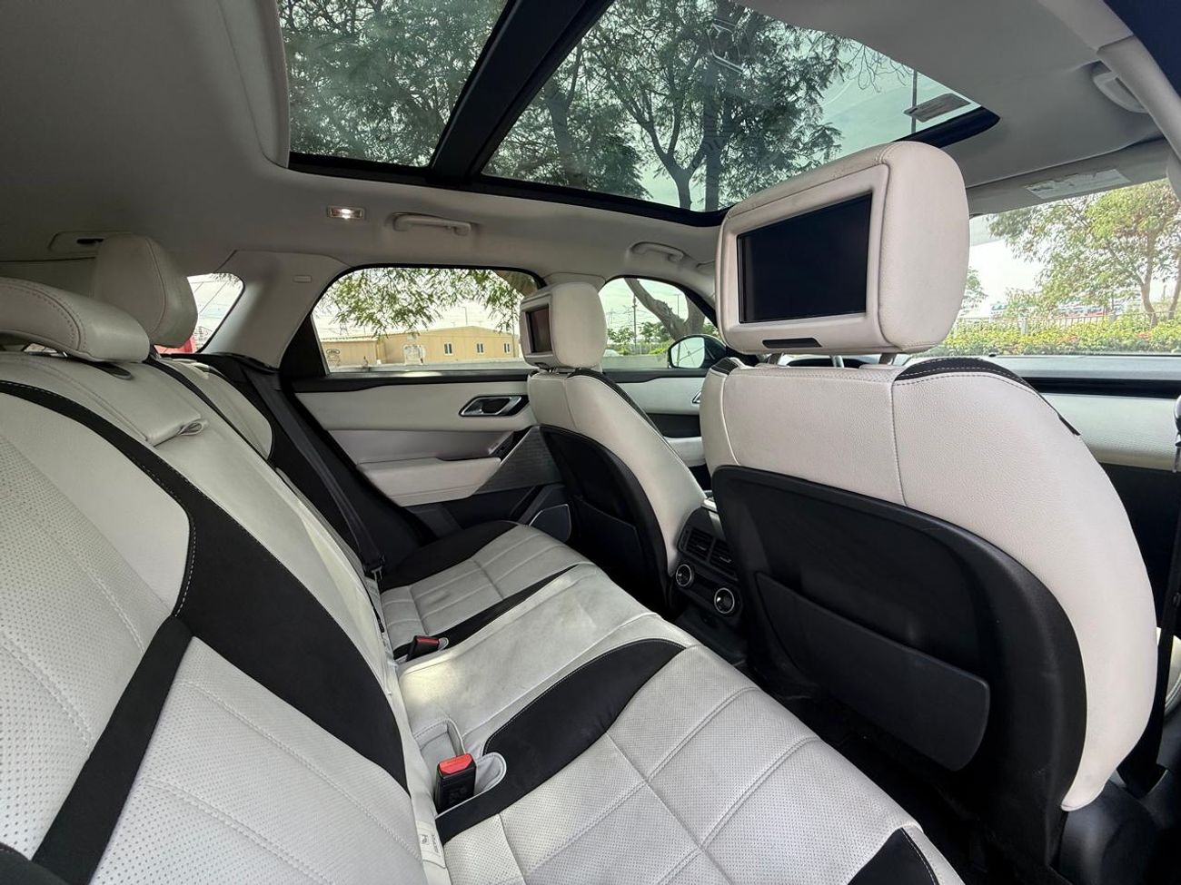 Land Rover Range Rover Velar P250 S 2.0L Diesel RANGE ROVER VELAR S 2018 DIESEL 2.0L TURBO CHARGED FULL OPTIONS TWO KEYS