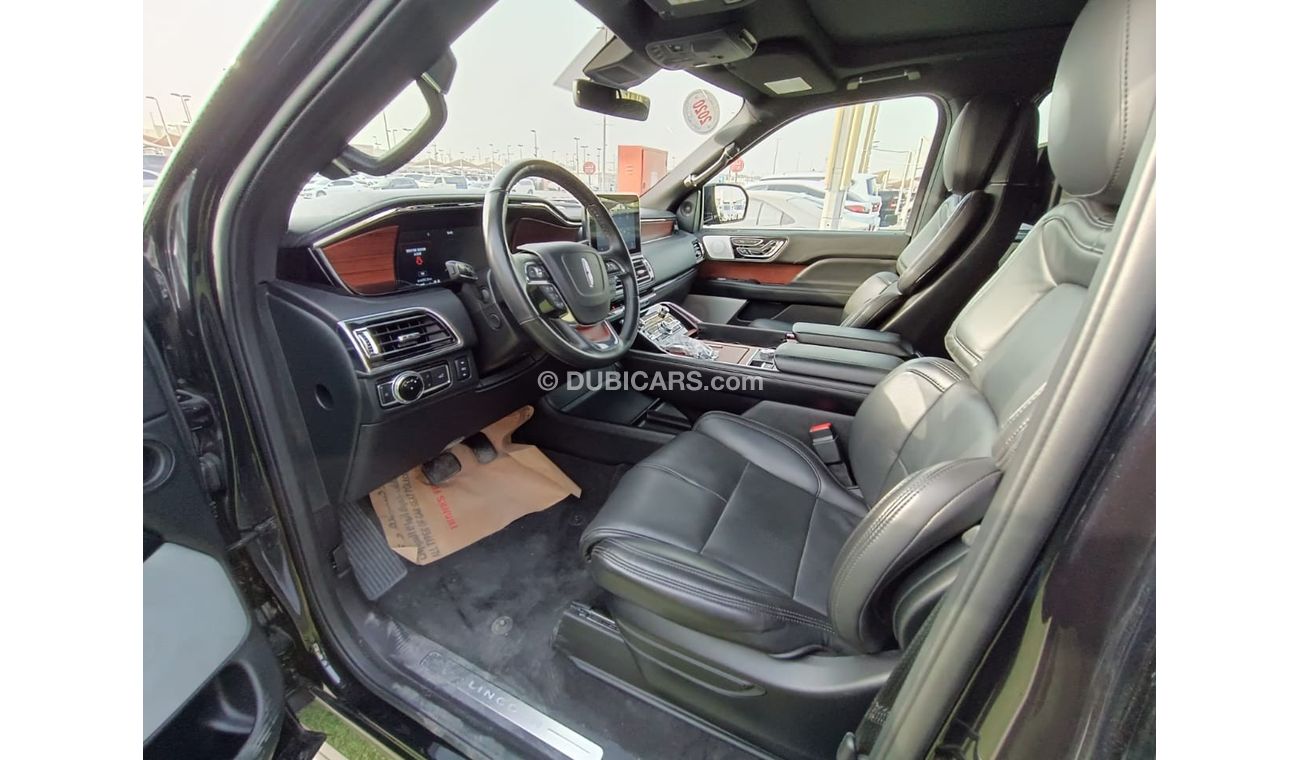 Lincoln Navigator Presidential Car in excellent condition. clean from the inside and outside!