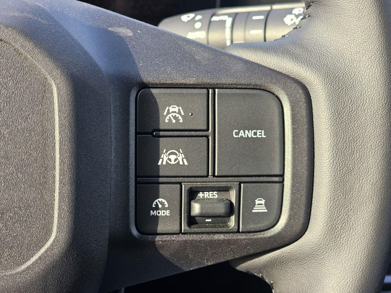 Toyota RAV4 XLE HEV ( FOR RE-EXPORT OUTSIDE GCC COUNTRIES ONLY )