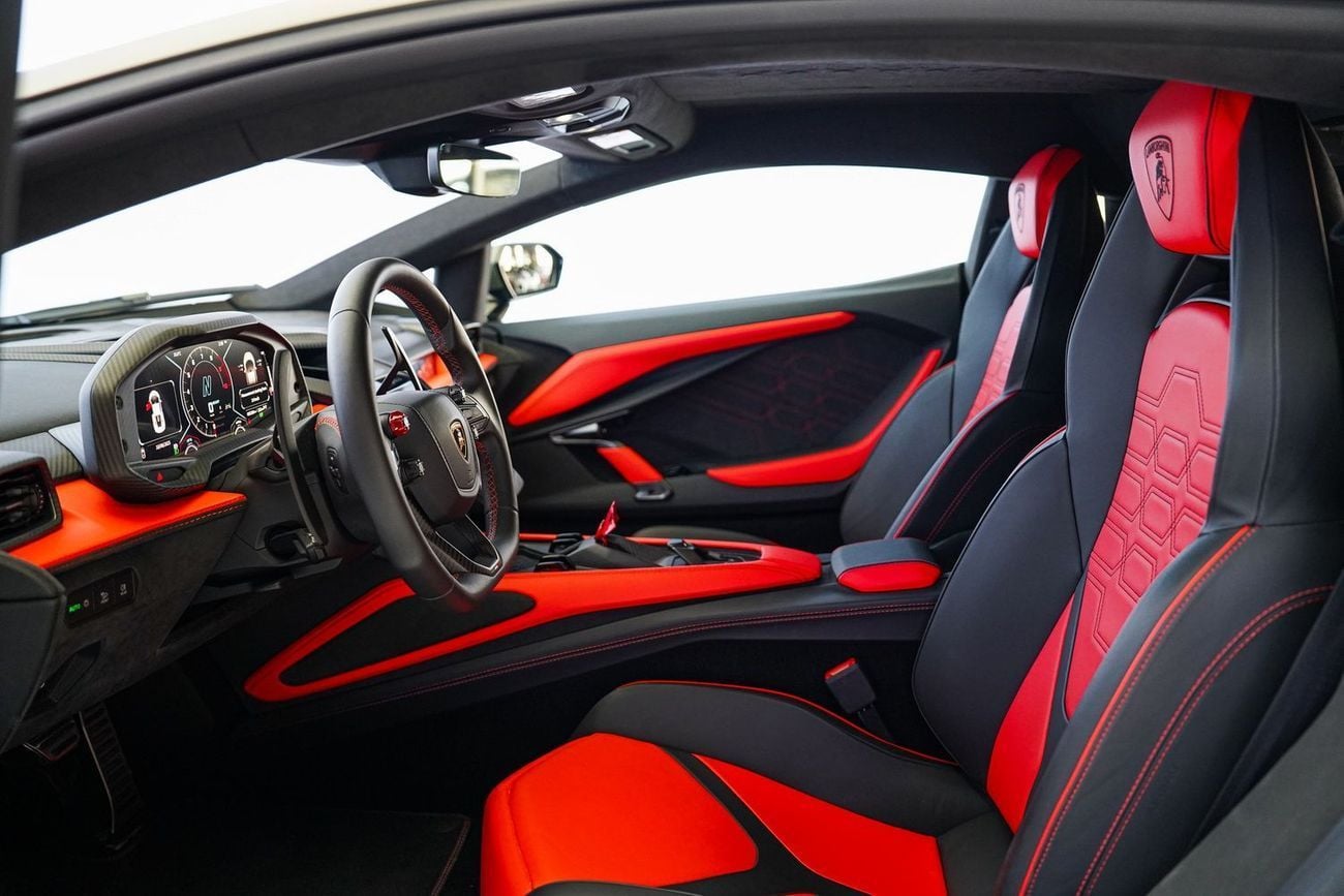 لامبورغيني ريفويلتو STD 6.5L V12 Hybrid