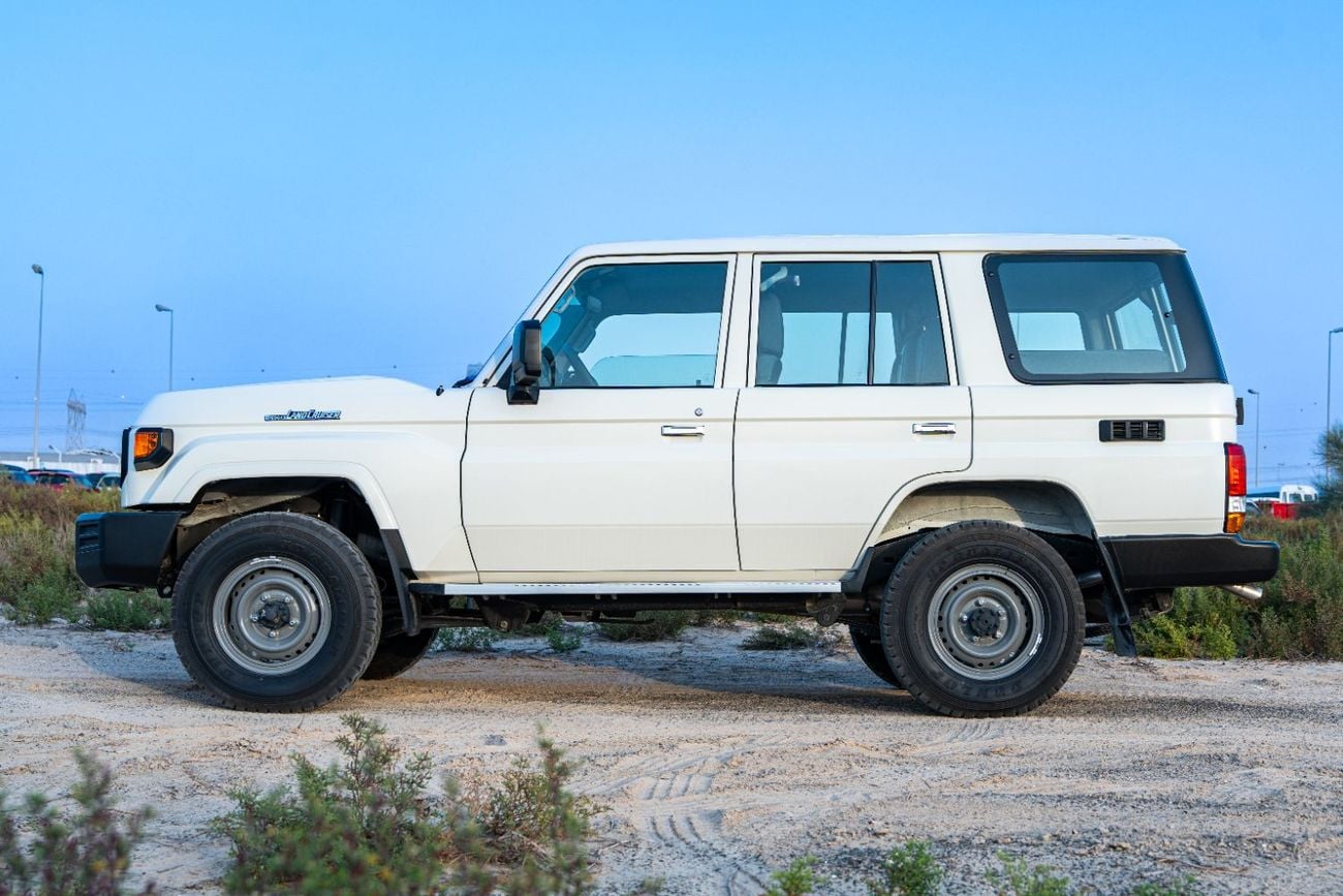 تويوتا لاند كروزر 76 Toyota Land Cruiser 2025 LC76 9-seater 4.2Ldiesel manual 4x4