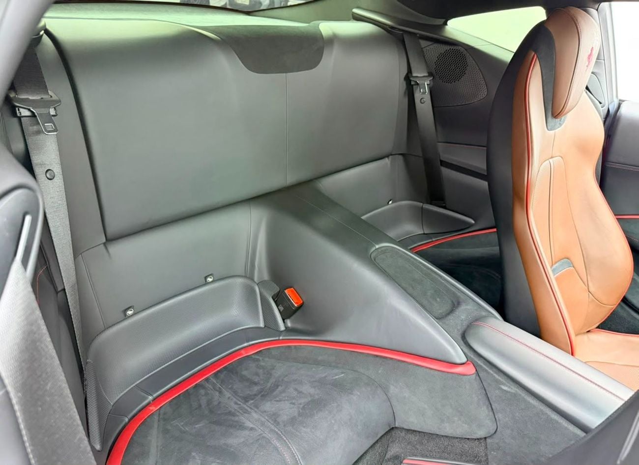 Ferrari Roma STD 2021 Ferrari Roma, 2028 Ferrari Warranty + Service Pack, Full Ferrari Service History, Low Km, GCC
