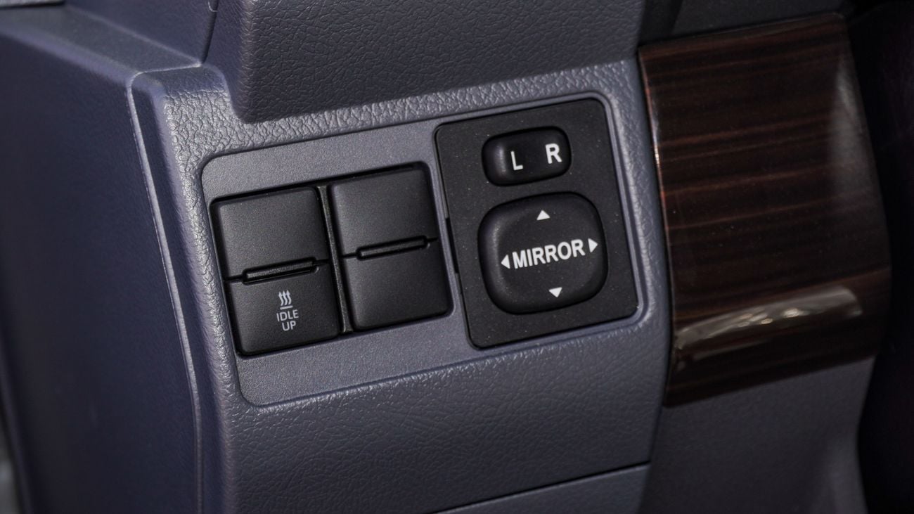 تويوتا لاند كروزر 70 LX 4.5L V8 Diesel M/T