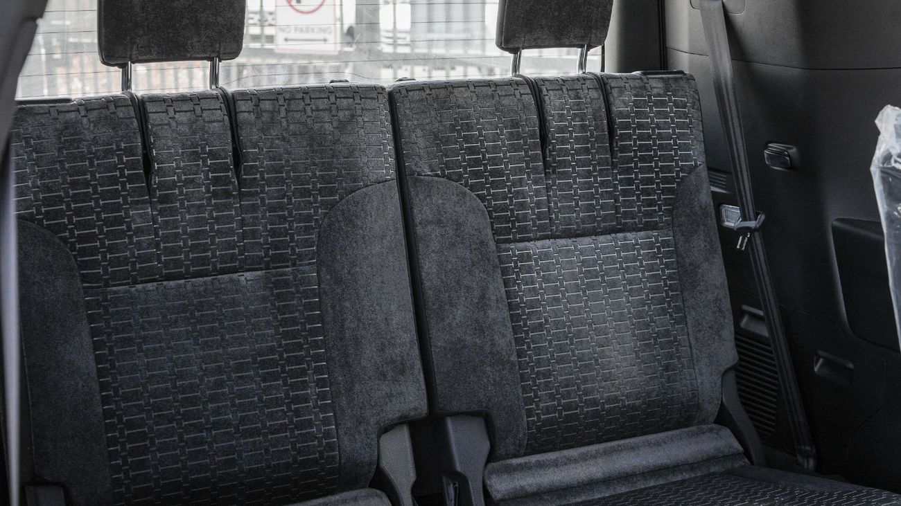 Toyota Land Cruiser 2025 Toyota Land Cruiser GXR 4.0L AT Petrol (White-Black)