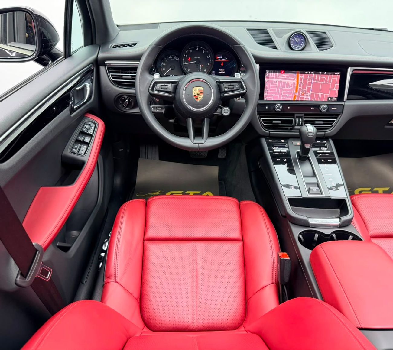 Porsche Macan STD 2024 Porsche Macan, 2027 Porsche Warranty, Full Porsche Service History, Very Low Km, GCC