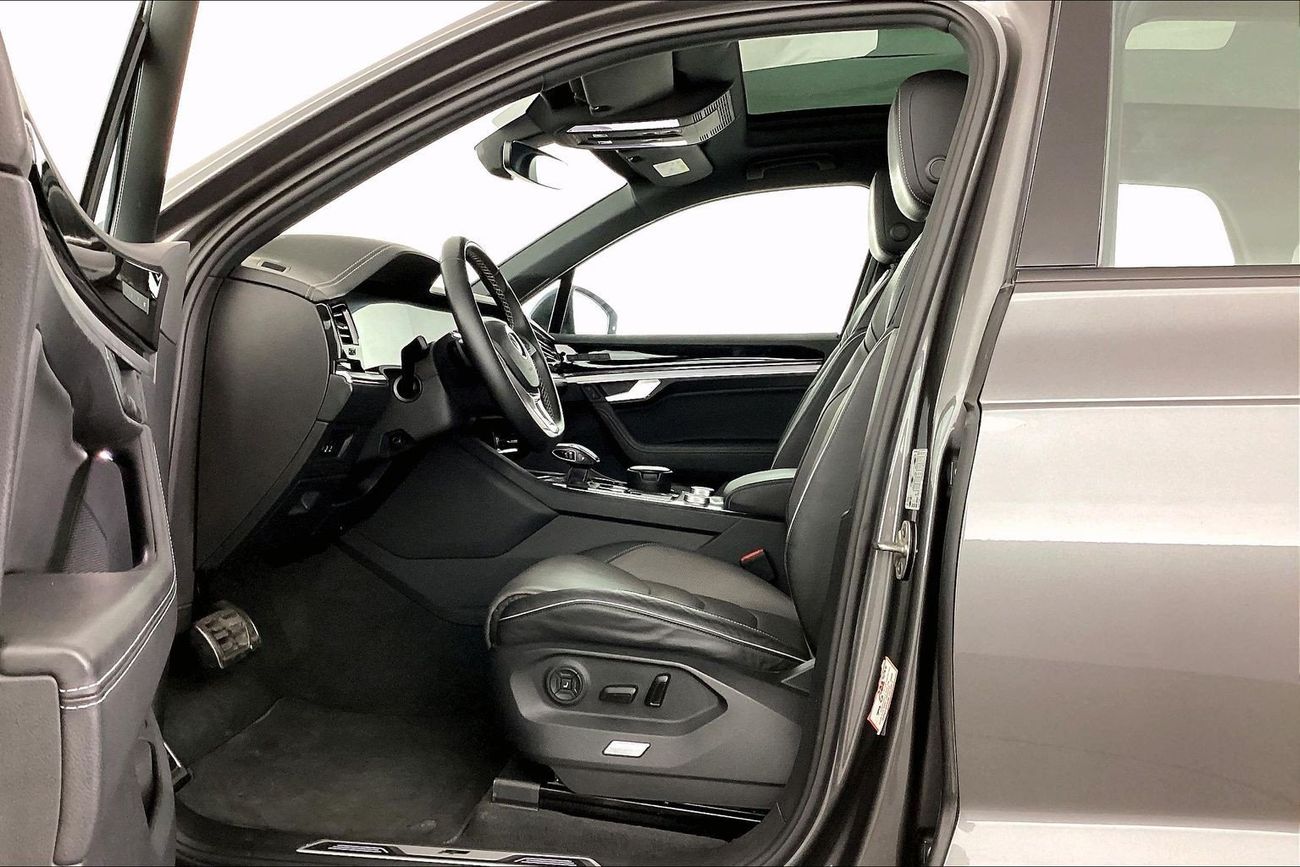 Volkswagen Touareg R-Line | Guaranteed Warranty | 0 Down Payment