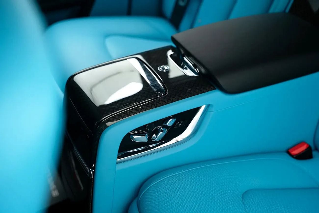 Rolls-Royce Cullinan BLACK BADGE WITH WARRANTY AND SERVICE CONTRACT