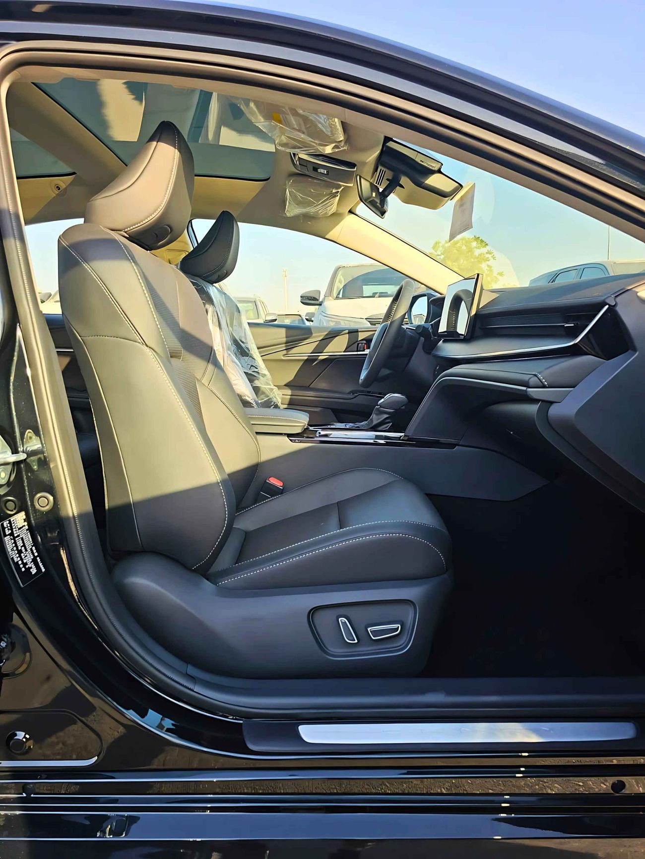 Toyota Camry G PREMIUM / 2.5L HYBRID / HEADUP DISPLAY / PANORAMAIC ROOF / CHINESS SPECS (CODE # HYBRID)