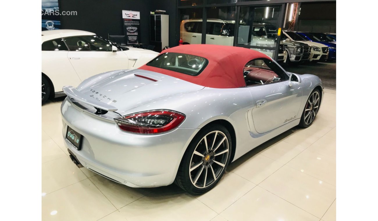 بورش بوكستر أس PORSCHE BOXSTER S 2015 IN IMMACULATE CONDITION WITH ONLY 32K KM FULL SERVICE HISTORY FOR 169K AED