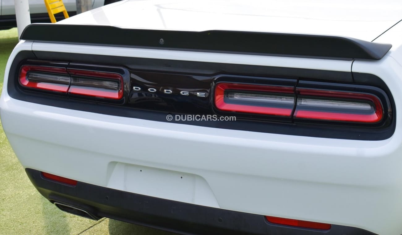 Dodge Challenger SRT 6.4L V8