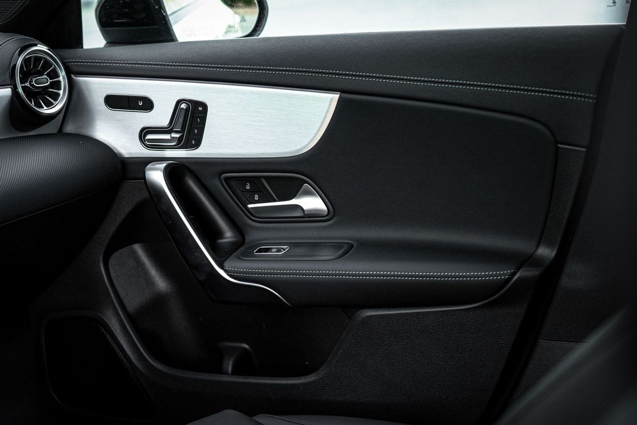 مرسيدس بنز CLA 250 Premium + 2.0L