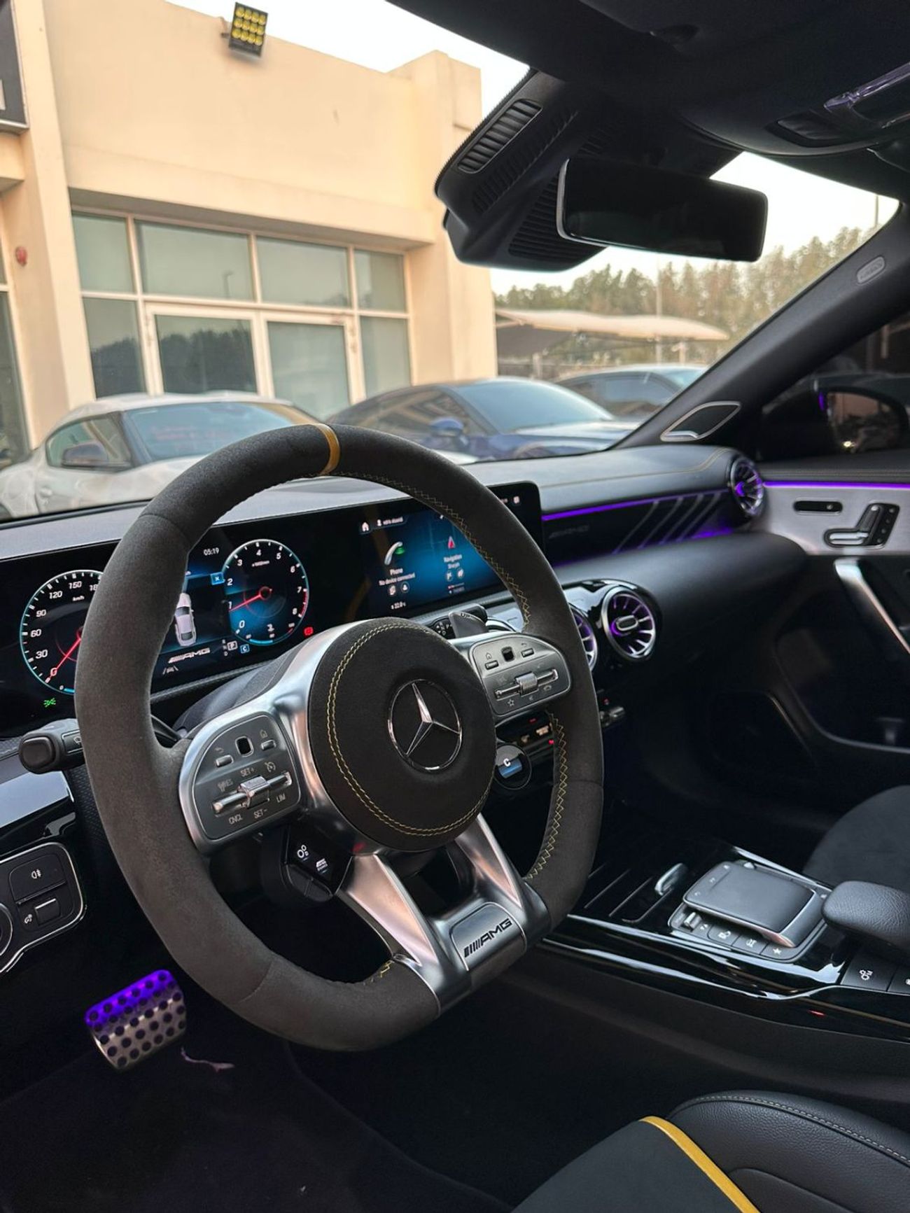 مرسيدس بنز CLA 45 S  AMG مرسيدس بنز AMG CLA45S خليجي فل ابشن صبغ وكاله تشييكات وكاله تحت الضمان بحاله ممتازه