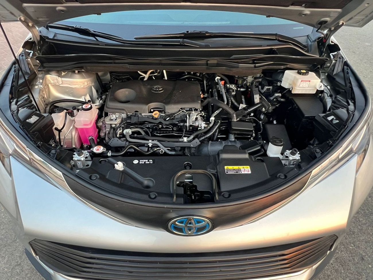 Toyota Sienna 2021 Toyota Sienna, Xle Hybrid + Sunroof + Leather & Electric Seats + Push Start + Doors Open Close 