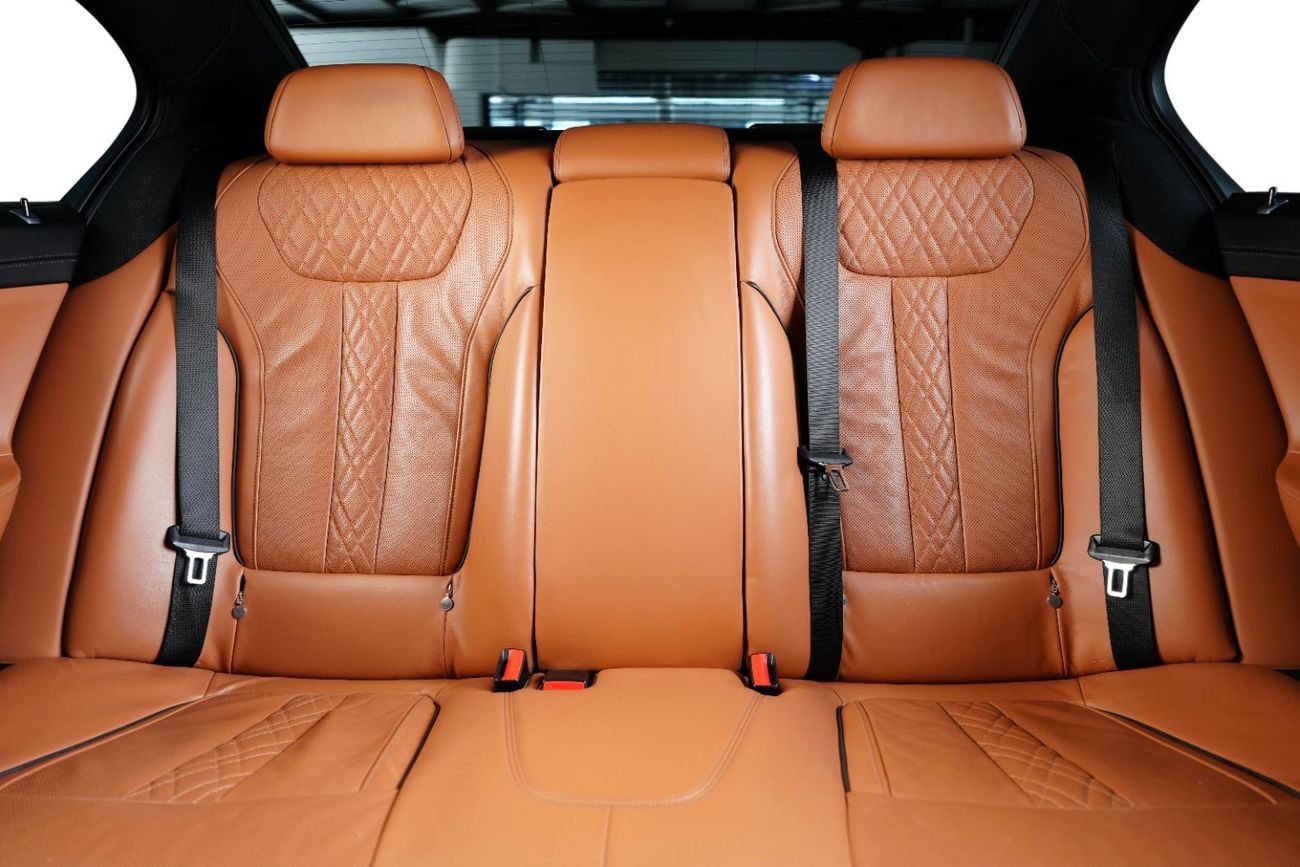 BMW 730Li M SPORT Rear Seat Entertainment-INDIVIDUAL Premium Leather Interior-High Specification