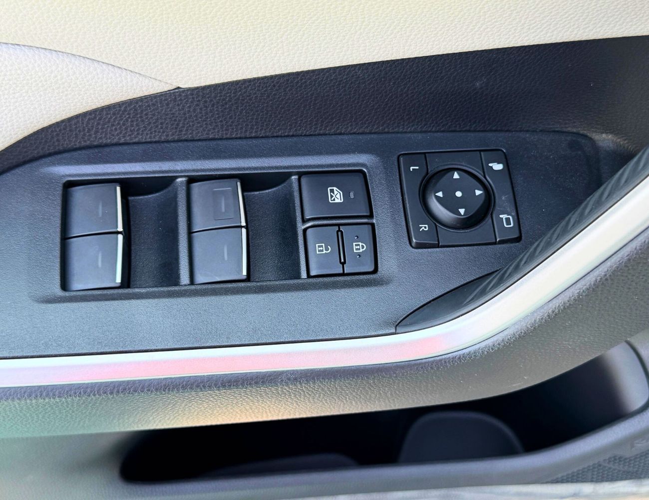 تويوتا راف ٤ Adventure | Full Option 2.5L | 4WD With Panoramic Roof | Driver Power Seat  (CODE #  69054)