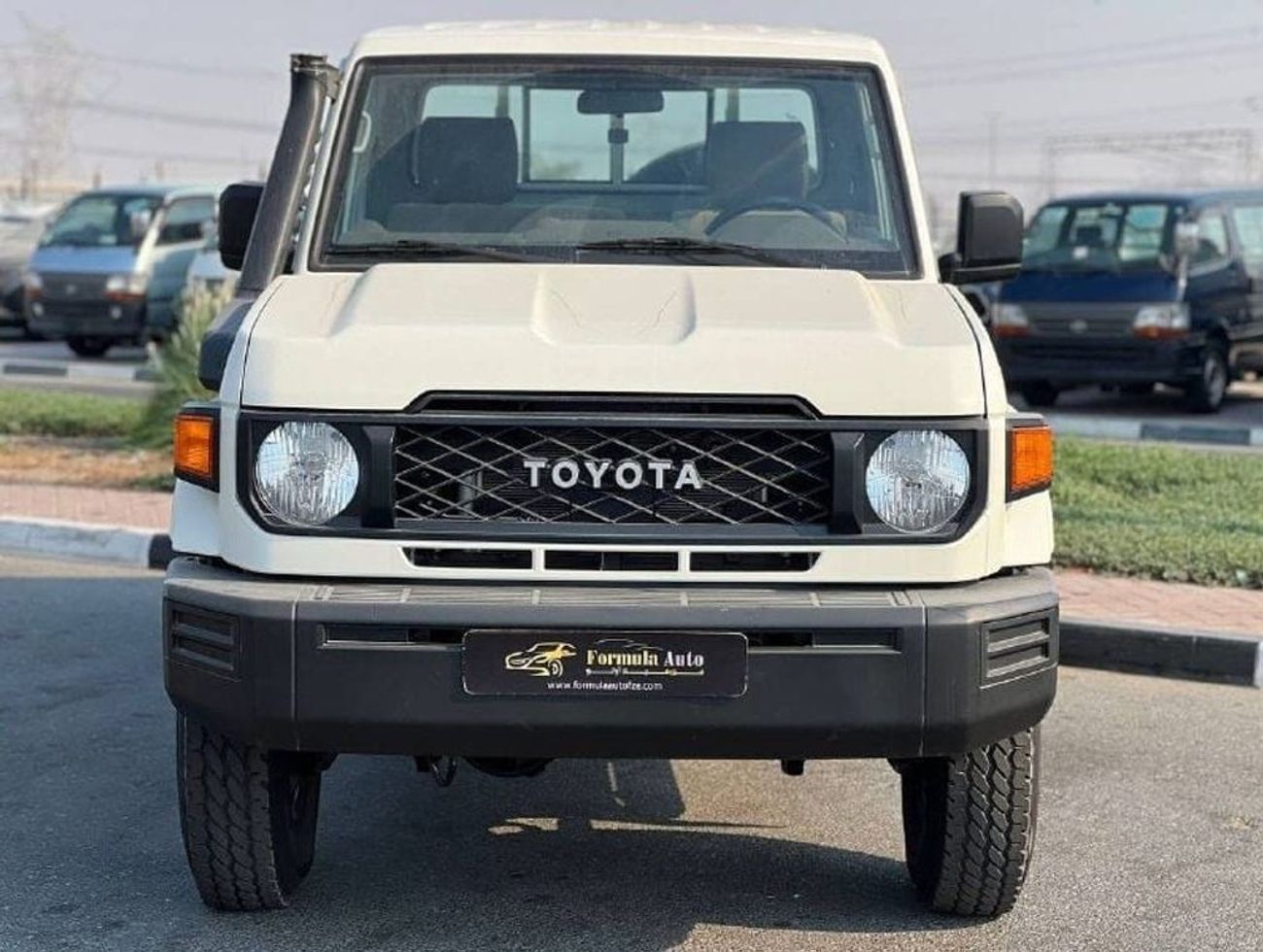 Toyota Land Cruiser Pick Up LC79 S/C 4.5L V8 DSL M/T //2024// STANDER OPTION WITH COOL BOX , AIR COMPRESSOR , WIRELESS CHARGER /