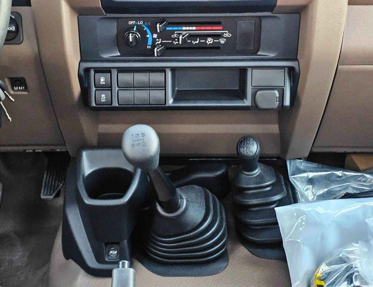 تويوتا لاند كروزر بيك آب 