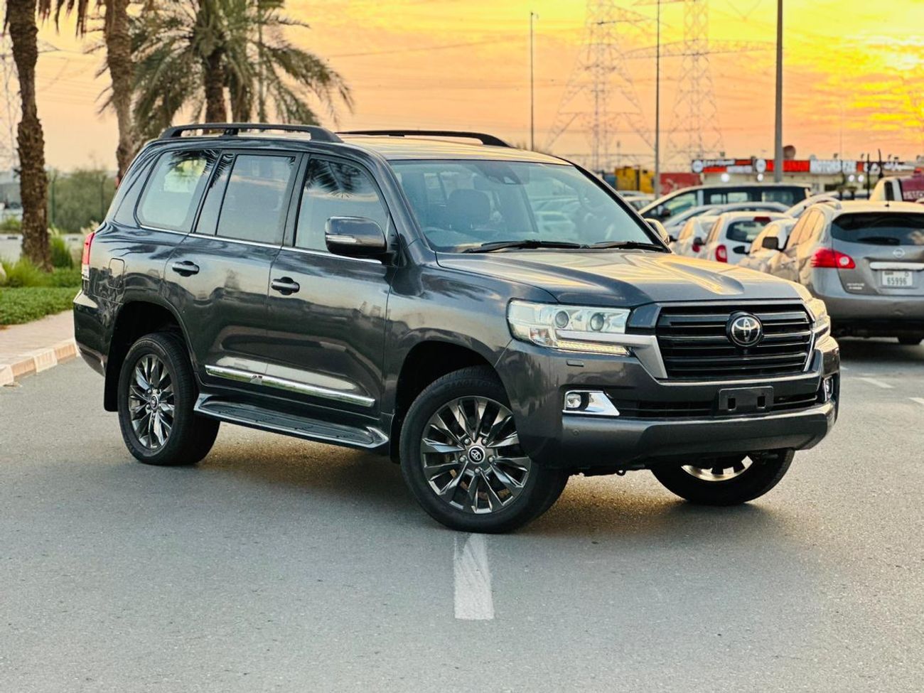 تويوتا لاند كروزر DIESEL SAHARA 4.5 LITER ,2019 MODEL ,GREY COLOR ,RIGHT HAND DRIVE