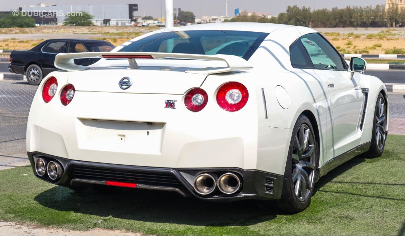 Nissan GT-R