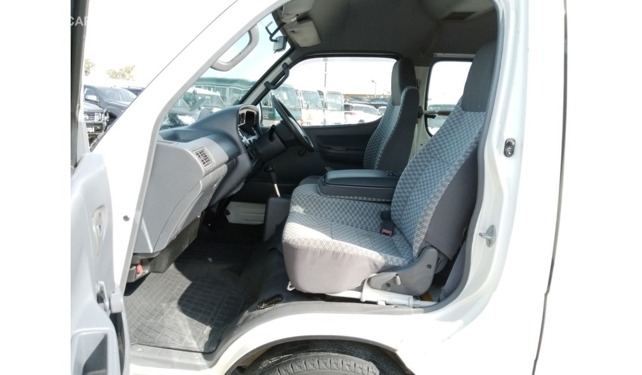 تويوتا هاياس TOYOTA HIACE RIGHT HAND DRIVE (PM947)