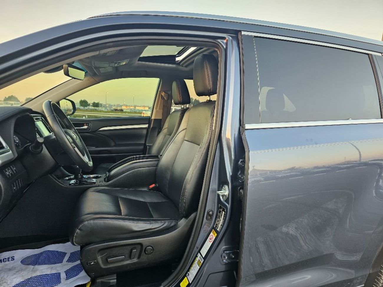 Used Toyota Highlander 2018 model XLE sunroof and original leather