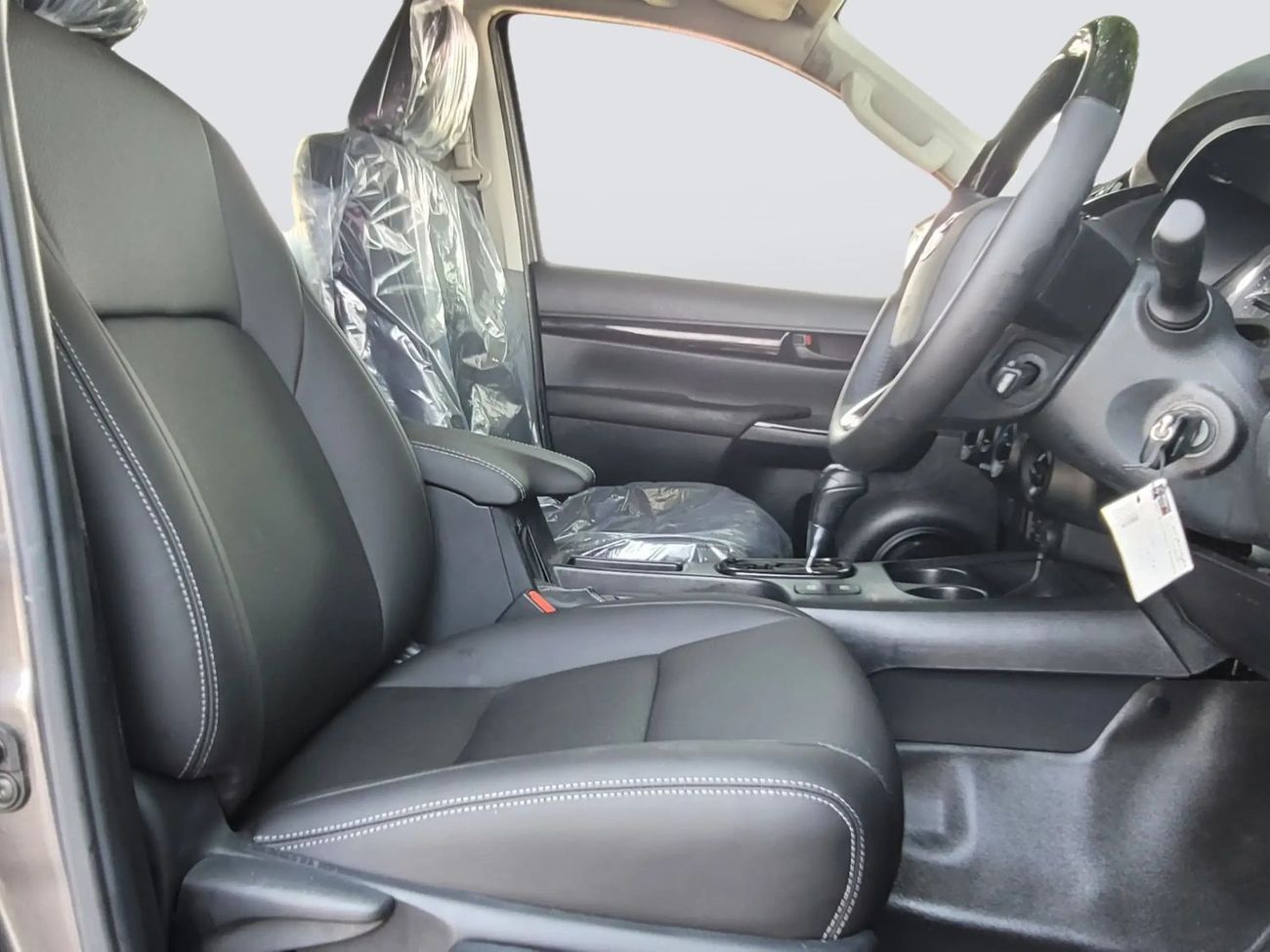 تويوتا هيلوكس 4X4 Diesel 2.8L Right Hand Drive (RHD)