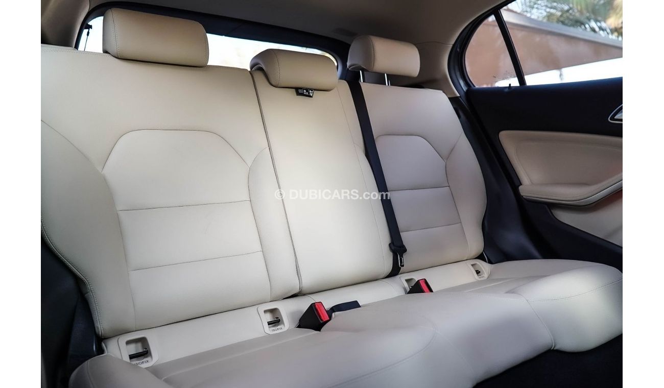 مرسيدس بنز GLA 220 Mercedes-Benz GLA 220 Std