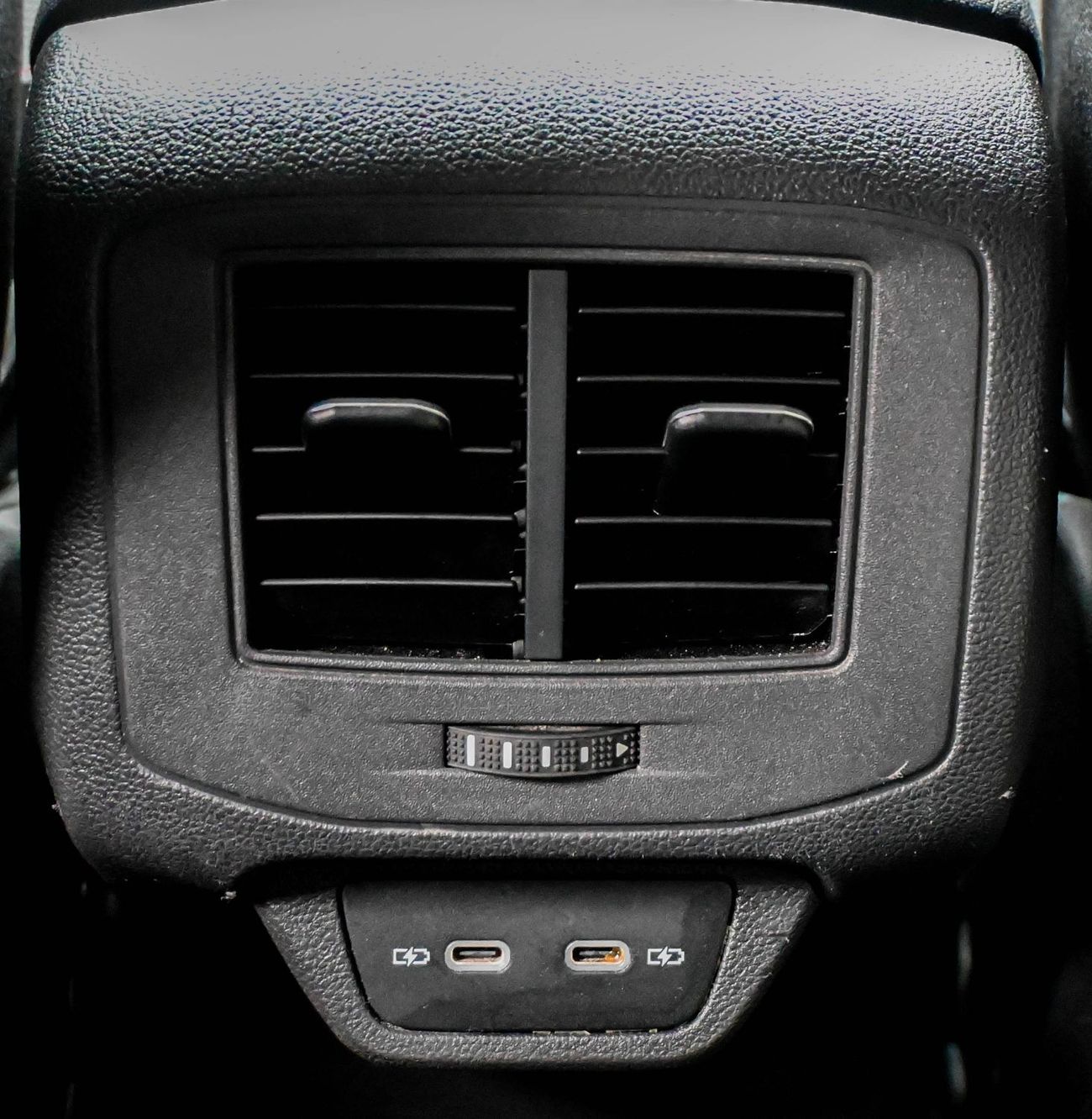 فولكس واجن T ROC Life 1.4L