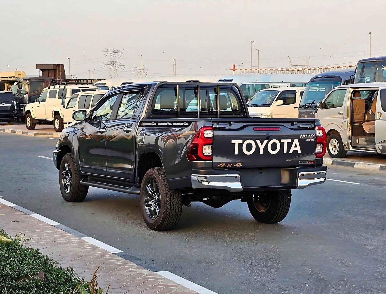 Toyota Hilux 2.4L Diesel / Automatic Gear / FULL OPTION  (CODE # HDDWAF)
