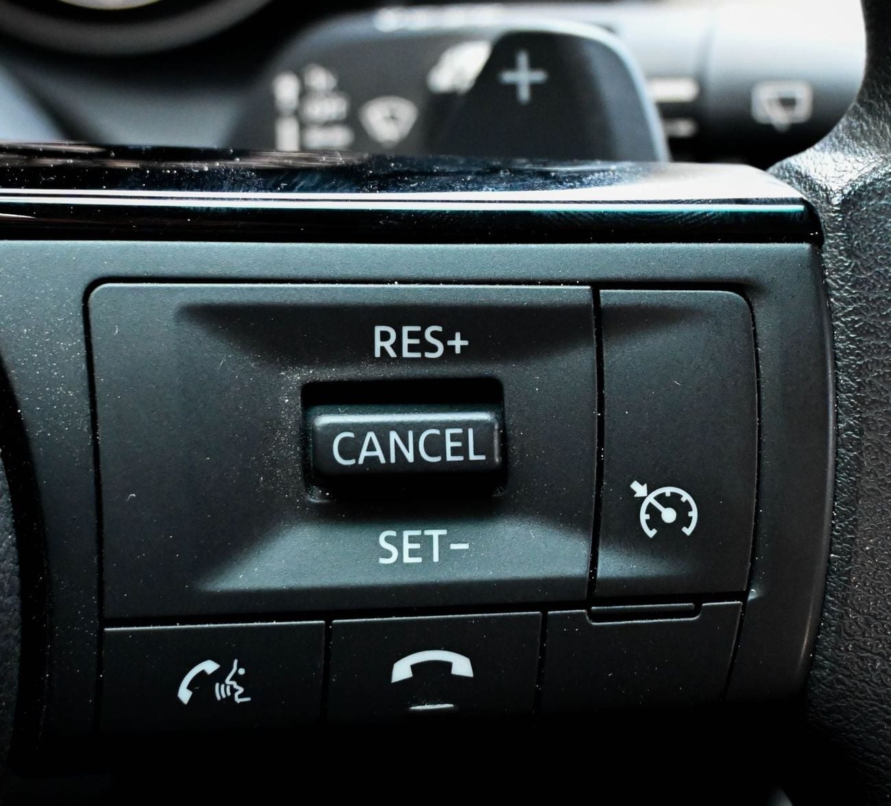 نيسان إكس تريل S 2.5L (169 HP) FWD (5 Seater)