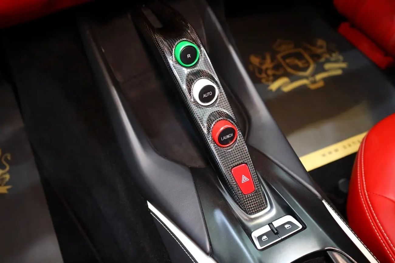 Ferrari 812 Superfast Passenger Display, Carbon Fiber Exterior/Interior, GCC Specs!!