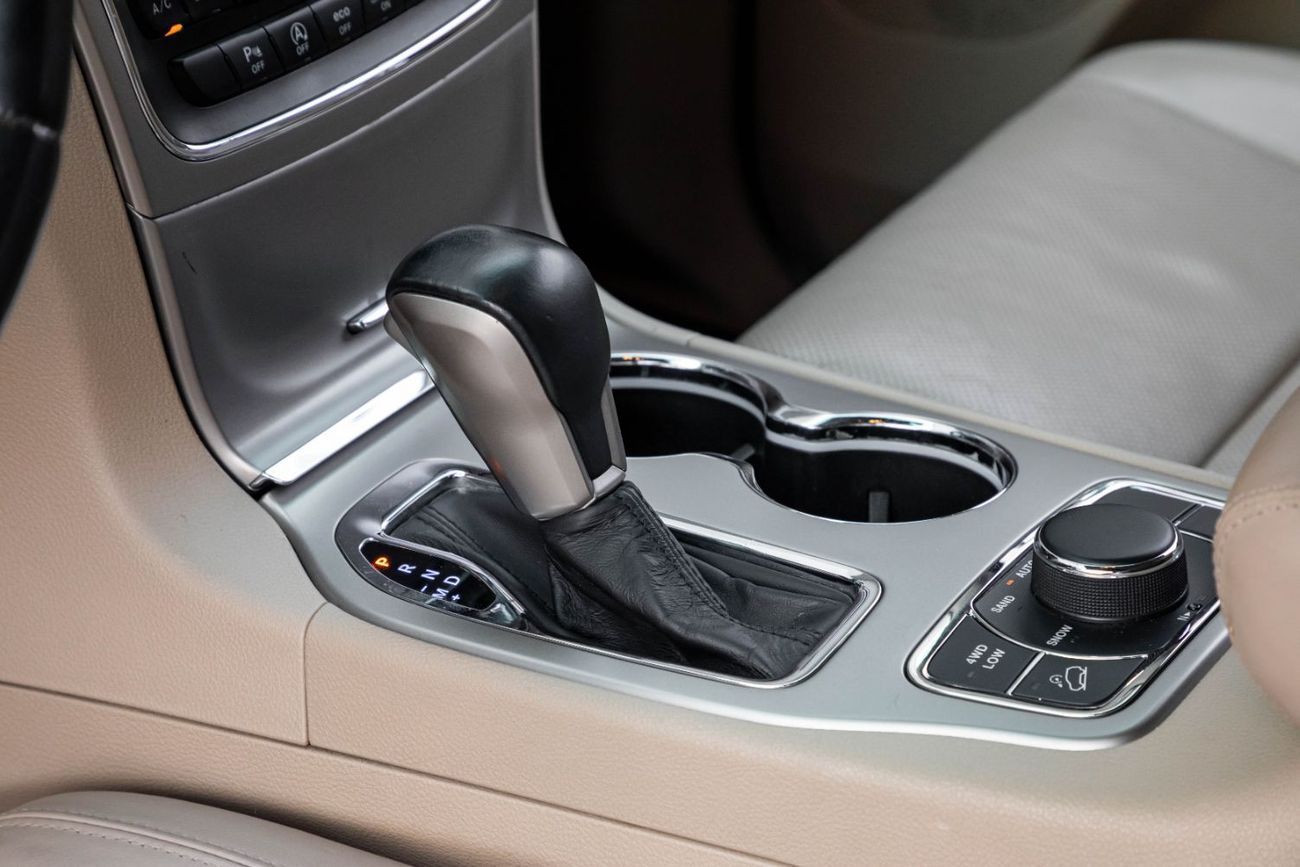 جيب جراند شيروكي Limited V6 | 1,188 P.M (4 Years)⁣ | 0% Downpayment | Pristine Condition!