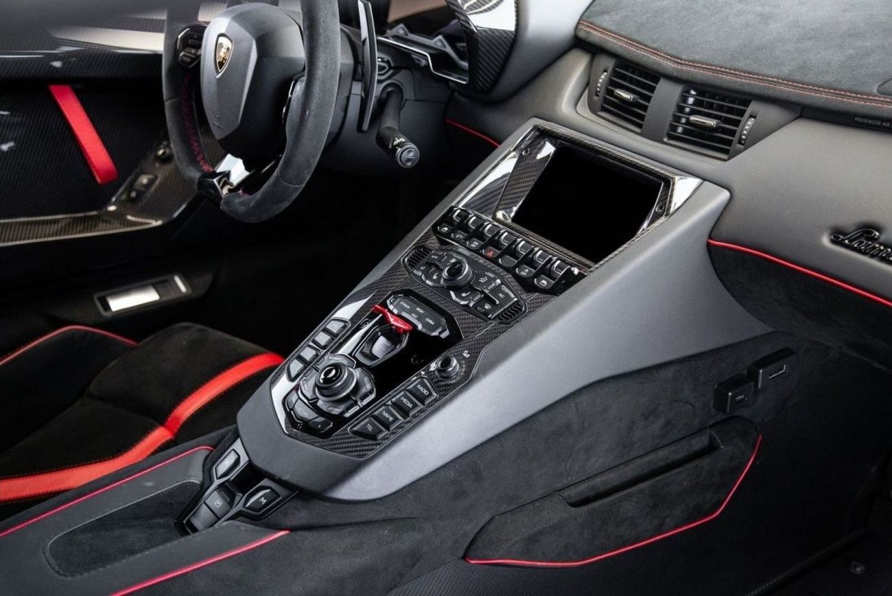 لامبورغيني أفينتادور LP770-4 SVJ