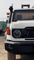 تويوتا لاند كروزر بيك آب Toyota landcruise pickup single cab 2018Model upgrade 2024 Model 4.2 1HZ v6 Engine Colour white Tran