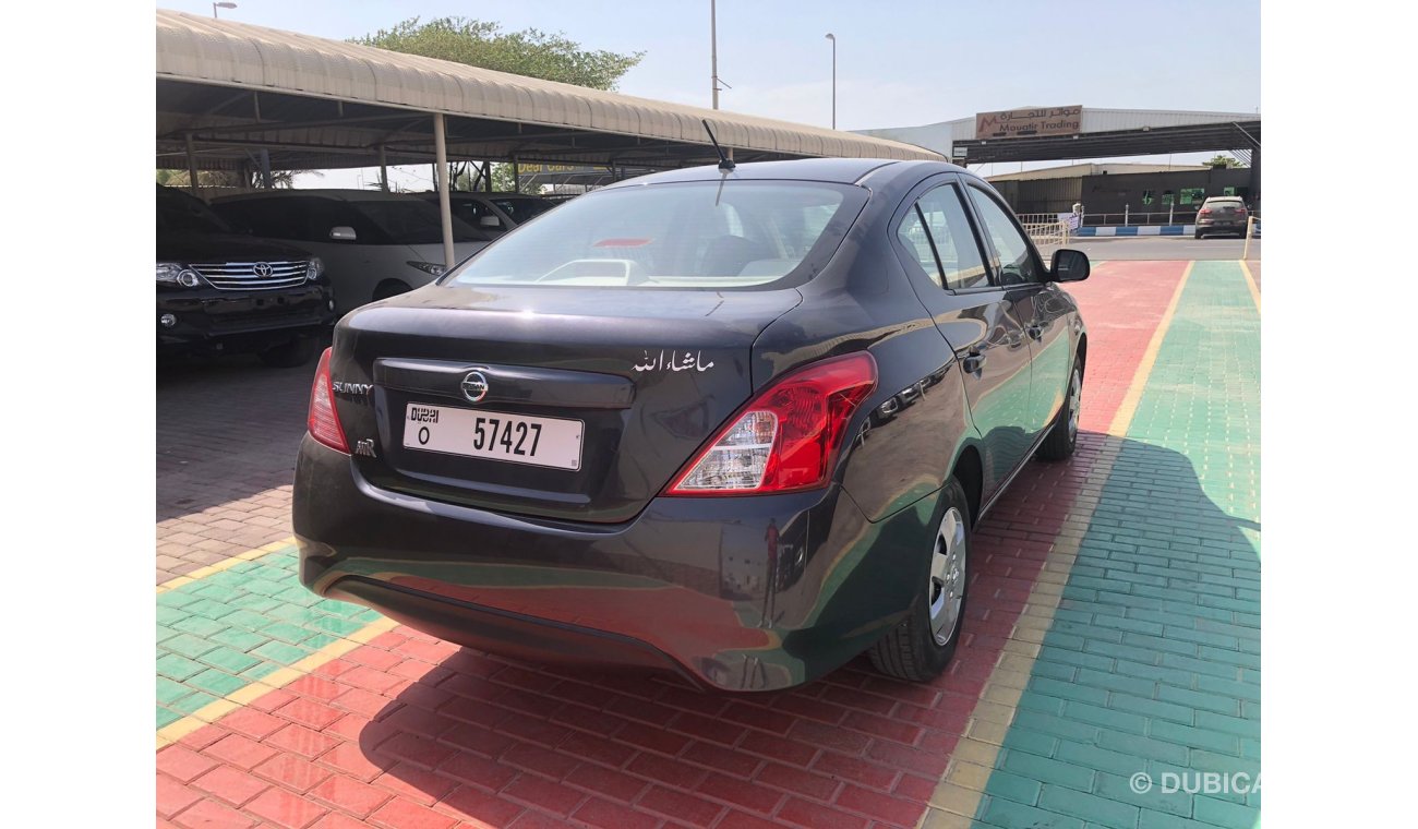 Nissan Sunny SE