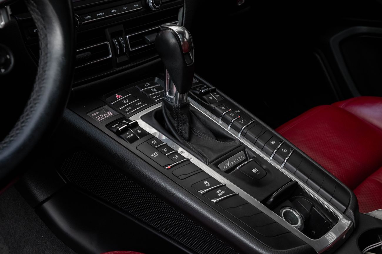 Porsche Macan 2,938 P.M | 0% Downpayment | MACAN CHRONO PACK AMAZING CONDITION!