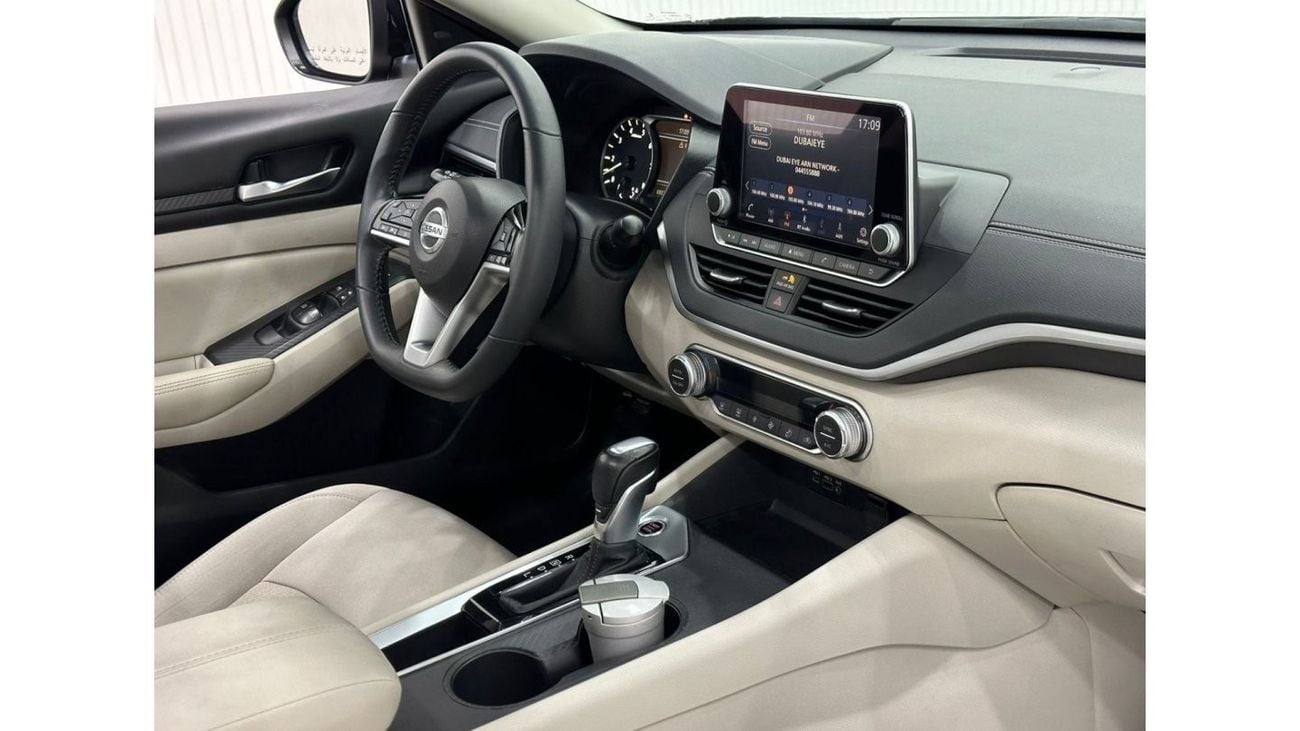 Nissan Altima 2022 Nissan Altima SV, One Year Unlimited KM Warranty, Full Nissan Service History, GCC
