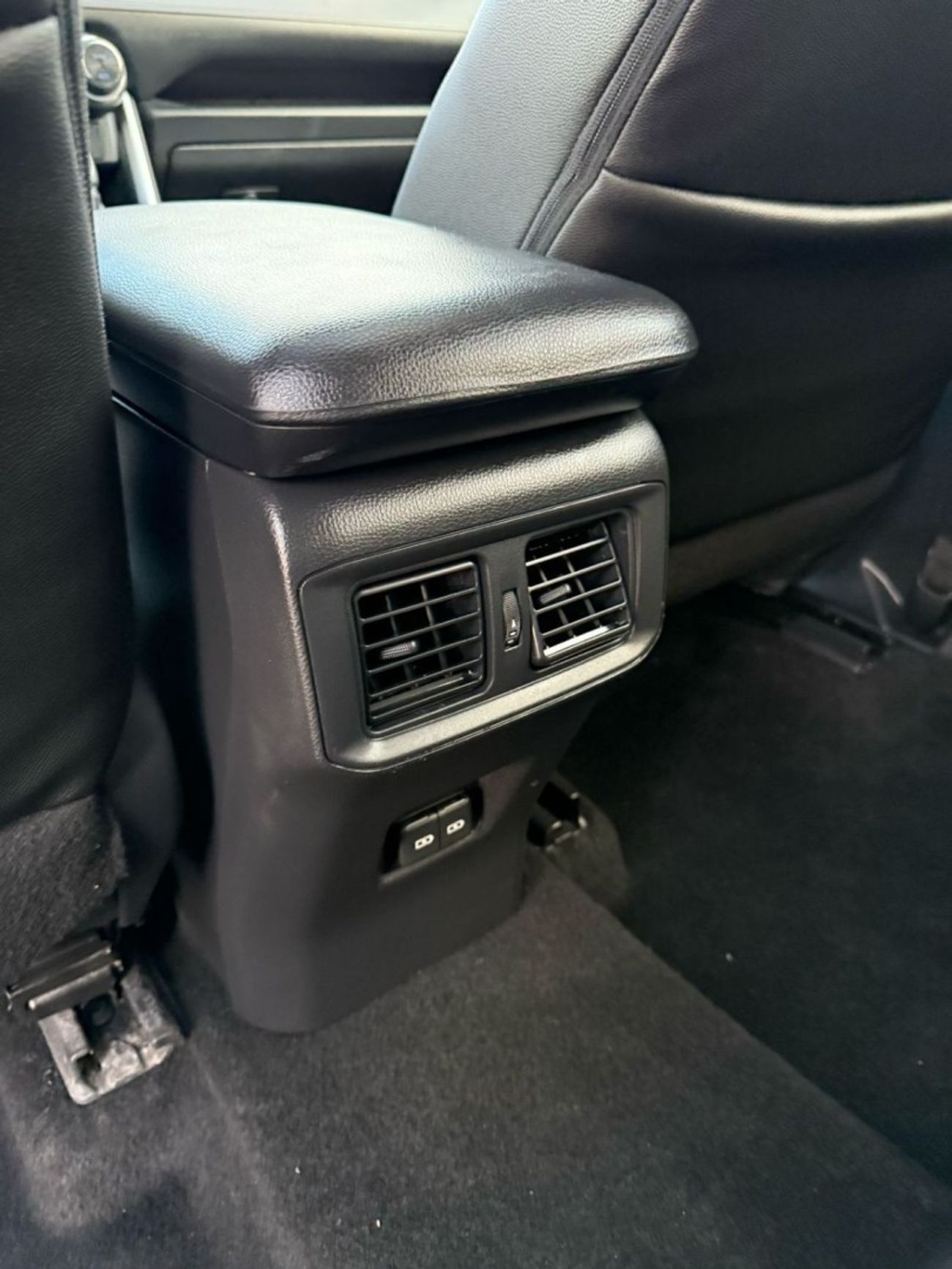 تويوتا راف ٤ VXR 2.5L TOYOTA RAV4 VXR HYBRID | 2.5L | FULL OPTION | UAE PASS