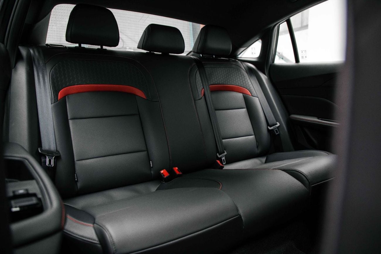 أم جي 5 LUXURY 1.5L - GREY INSIDE BLACK | EXPORT ONLY