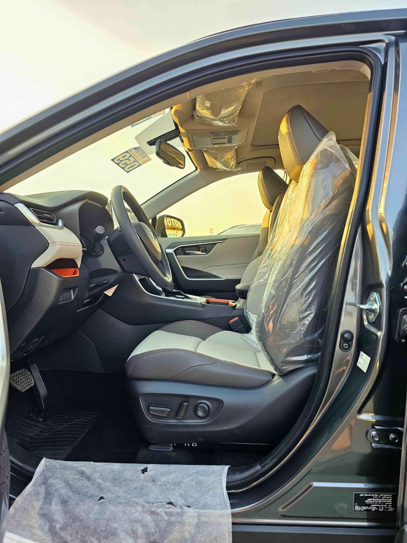 تويوتا راف ٤ ADVENTURE / 2.5L PETROL 4WD / PANORAMIC ROOF / LEATHER WITH DRIVER POWER SEAT (CODE #  RADVP)