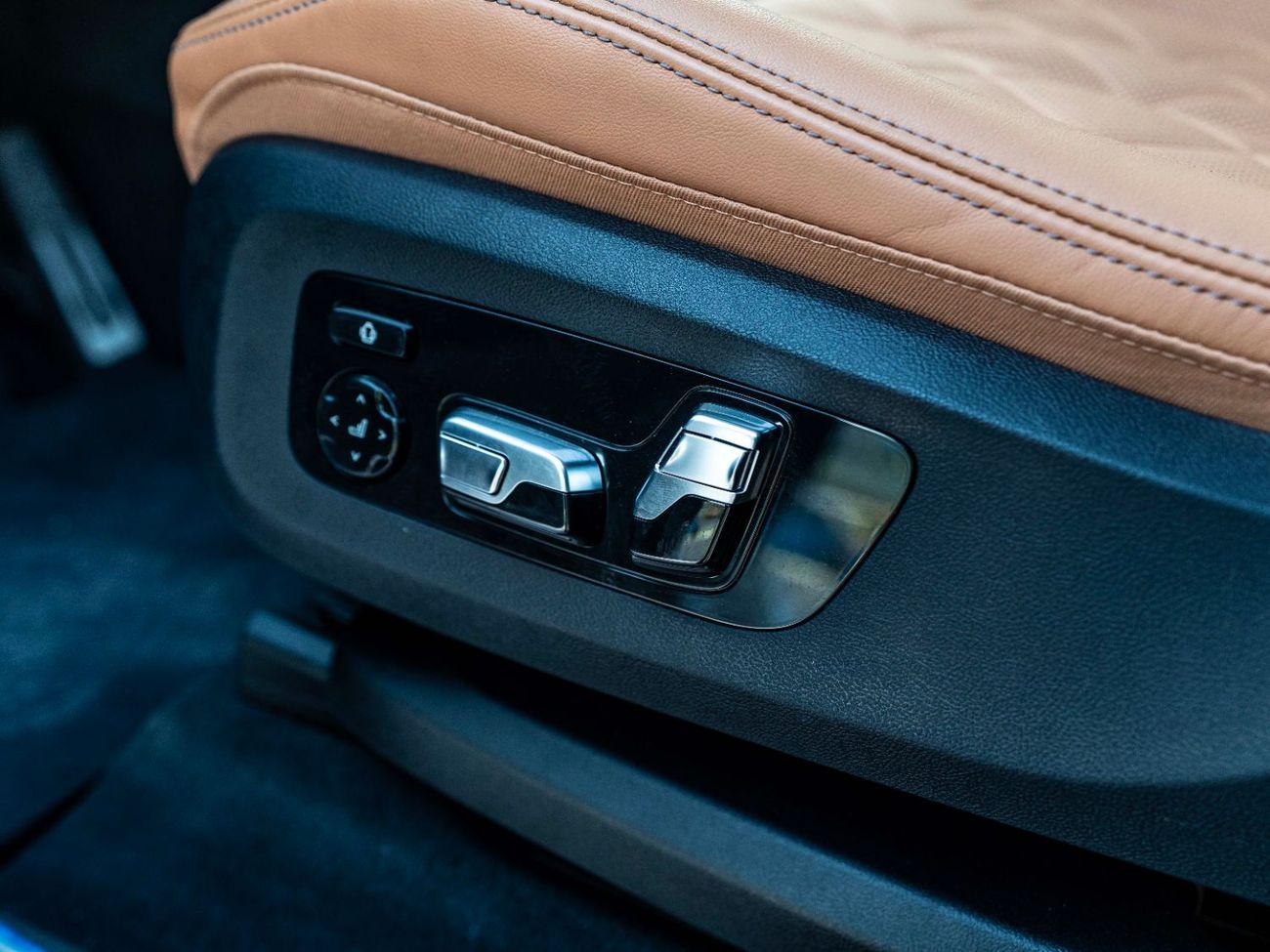 بي أم دبليو X5 M60i xDrive