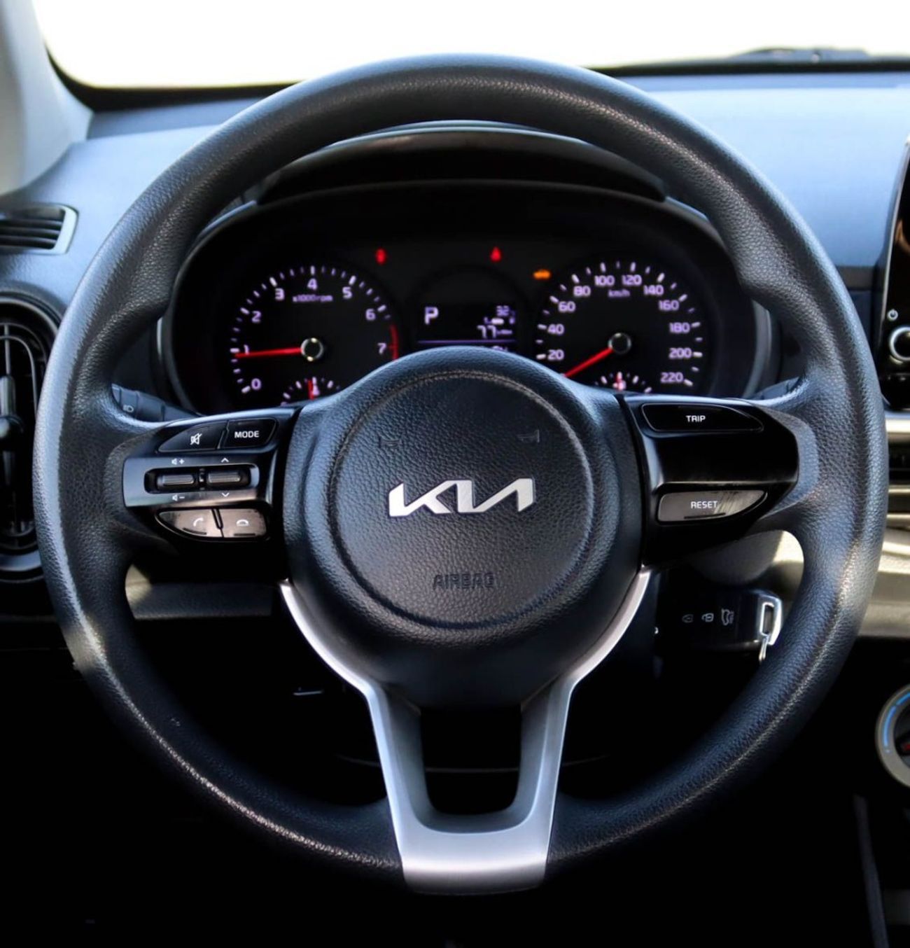 Kia Picanto 1.2L EX Kia Picanto 1.2L 2023 GCC original paint, accident-free, in excellent condition, 598 P.M