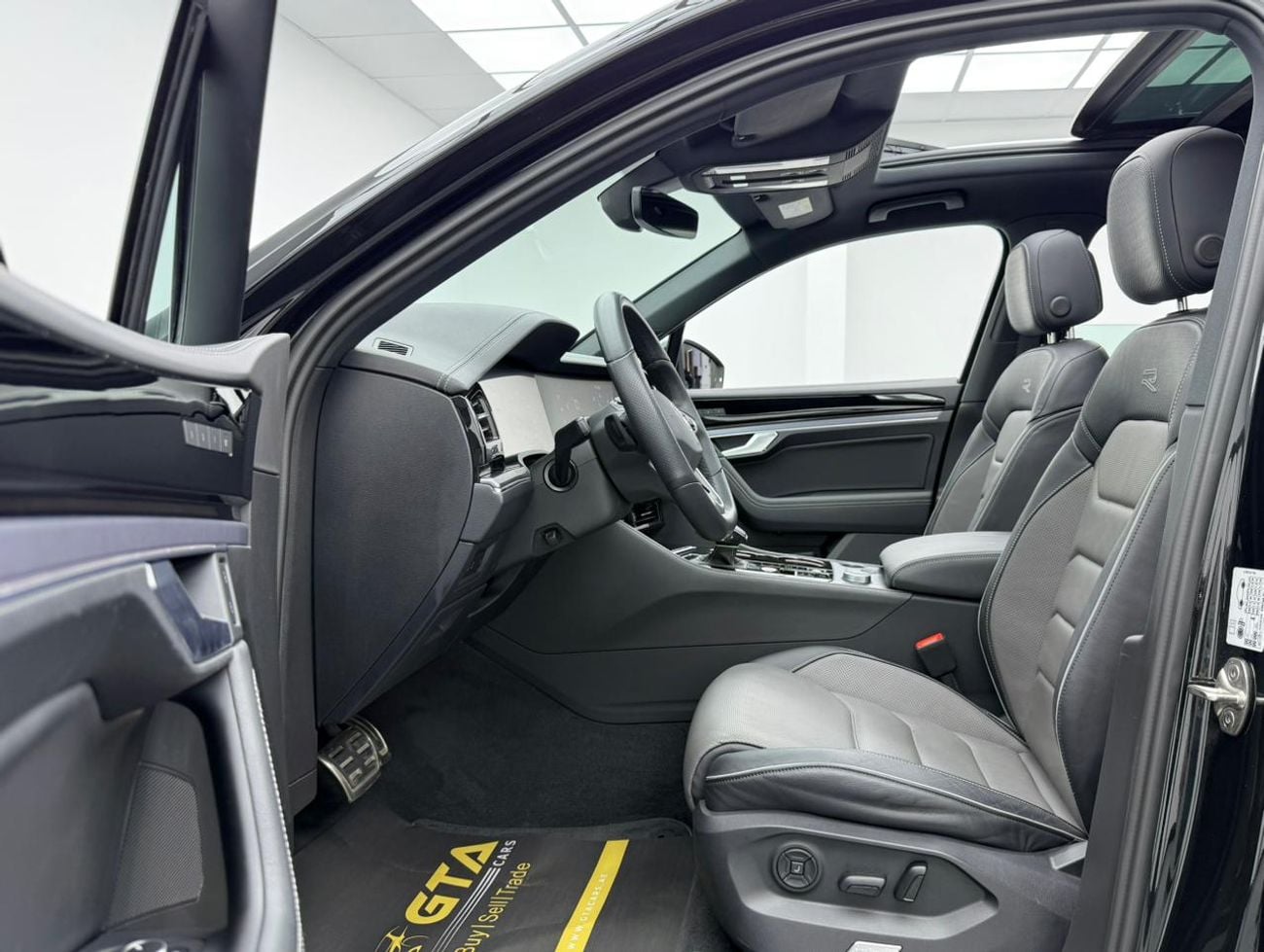 Volkswagen Touareg 2024 Volkswagen Touareg R-Line, 2029 VW Warranty + Service Pack, Full VW Service History, GCC