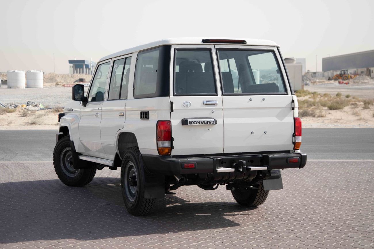تويوتا لاند كروزر 70 2025 Toyota LC76 Hardtop 4.2L - 5 Door - Manual - White Inside Bluish Grey | Export Only