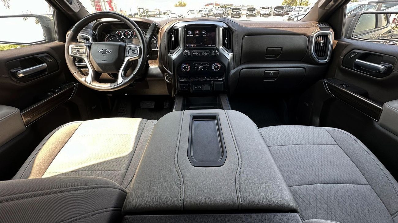 Chevrolet Silverado Trail Boss Z71 V8 GCC Under Warranty with Full Service History