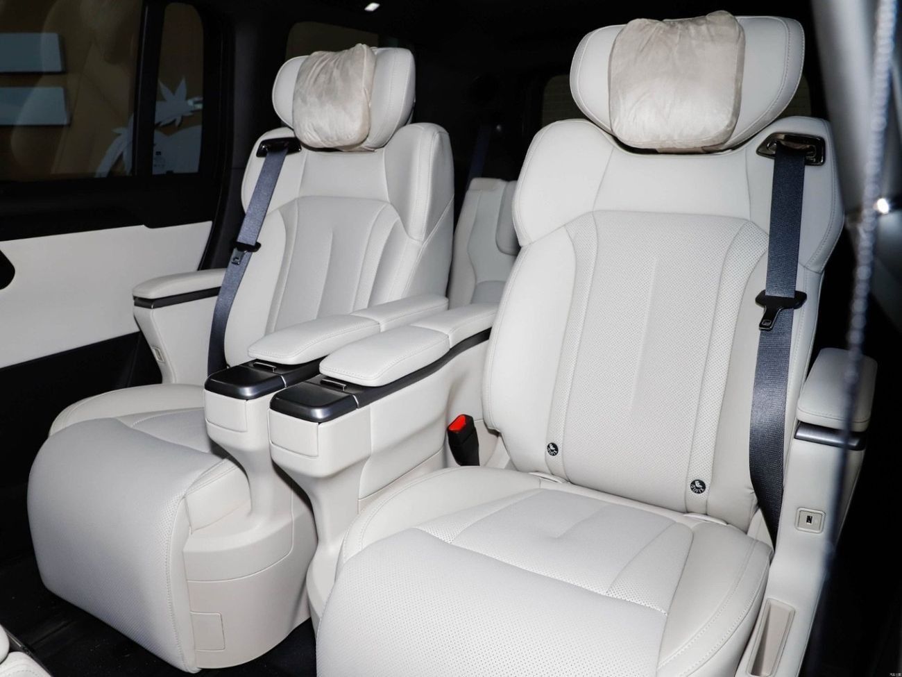 روكس 01 ROX01 2025 – Long Range, 6-Seater VIP Edition kitchen