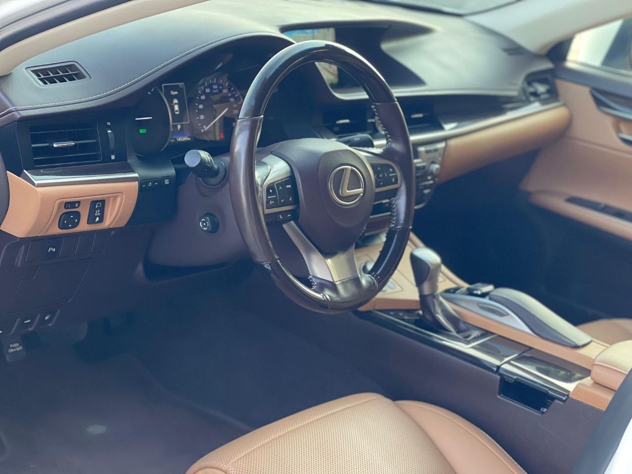 Lexus ES300h PLATINUM / HYBRID / JAPAN / IN PERFECT CONDITION