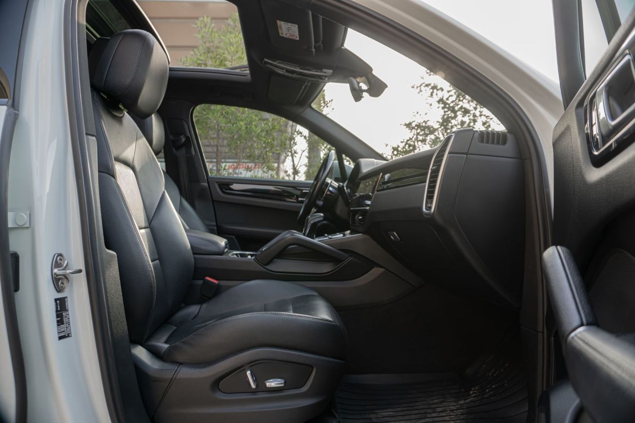 Porsche Cayenne E-Hybrid 3.0L (355 HP)