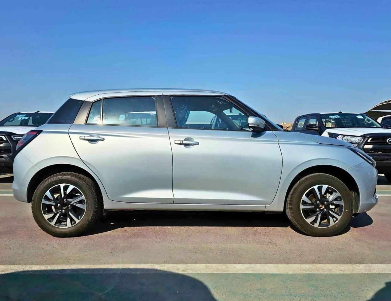 سوزوكي سويفت GLX SUZUKI SWIFT GLX HYBRID || RADAR PETROL AT 1.2L V4 (CODE # SWGLXFOH) SILVER 2026