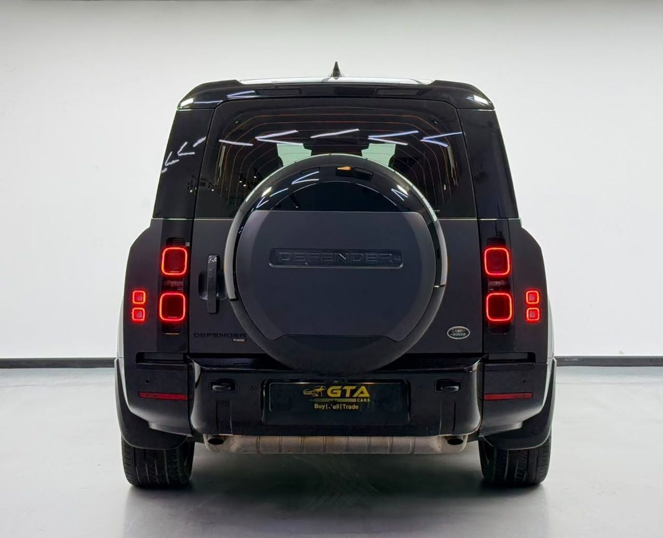 Land Rover Defender 130 HSE P400 2023 Land Rover Defender 130 HSE P400, 5 Year LR Warranty + Service Pack, 8 Seater, GCC